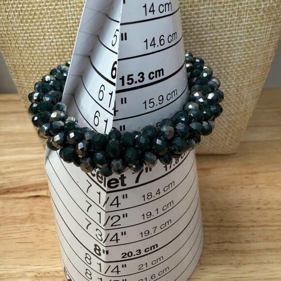 Red Green Faceted Beaded Necklaces Stretch Bracelet Set, Holiday, Glam, Festive - Picture 6 of 10